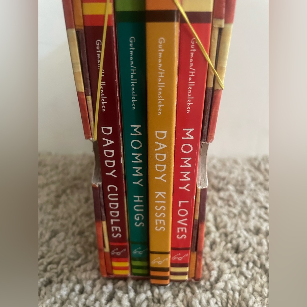 Mommy Loves‎ Me, Daddy Loves Me book set - 4 books